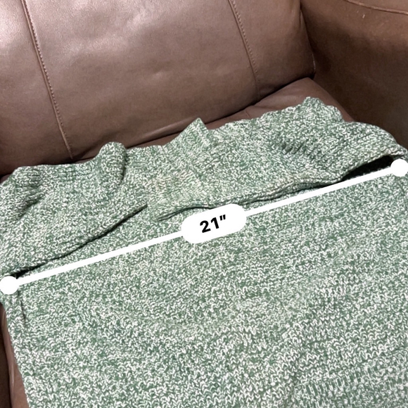Margeaux & Ellie Green V Neck Sweater Size Large - Picture 6 of 6